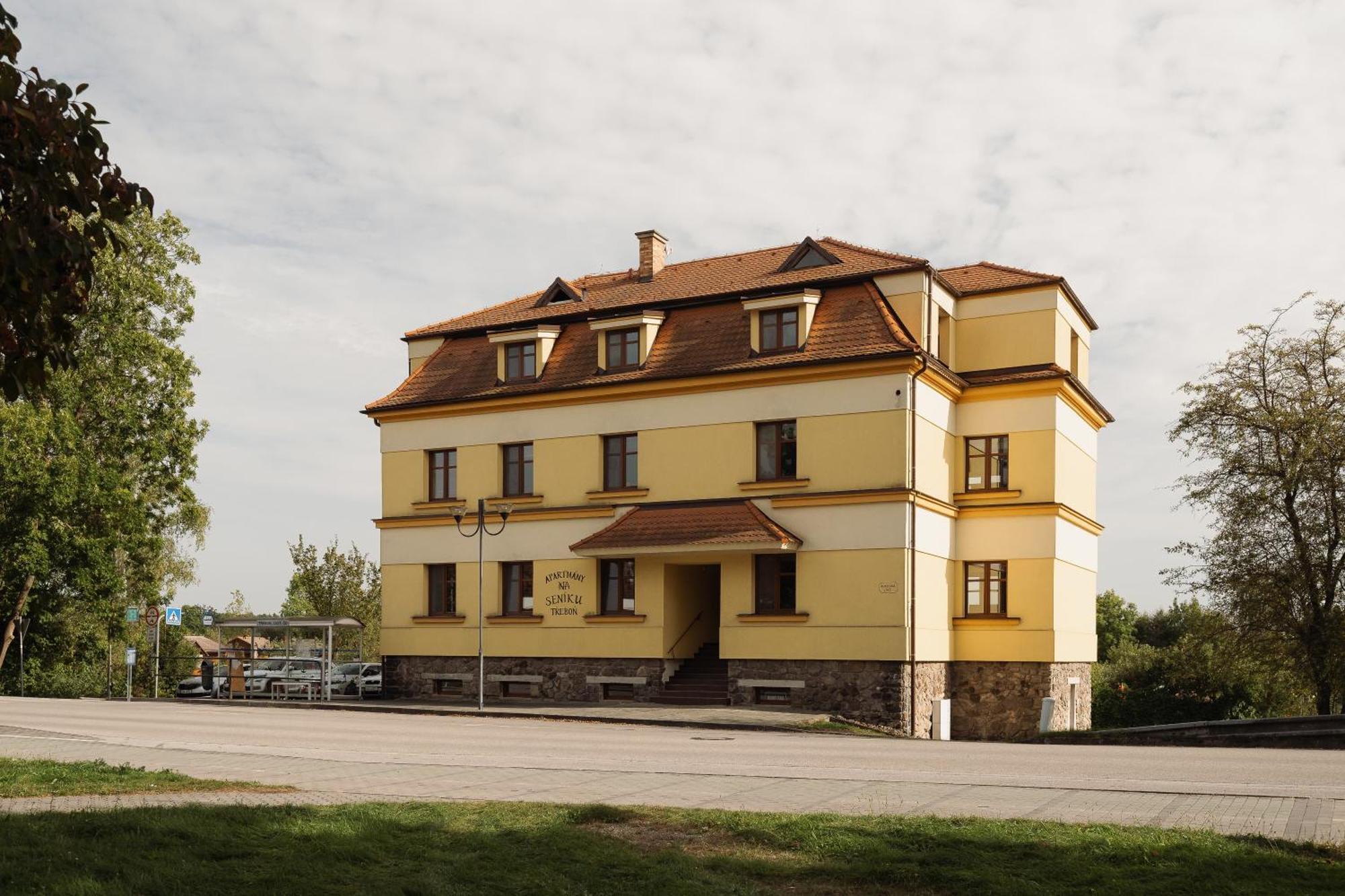Apartmany Na Seniku Třeboň Exteriör bild